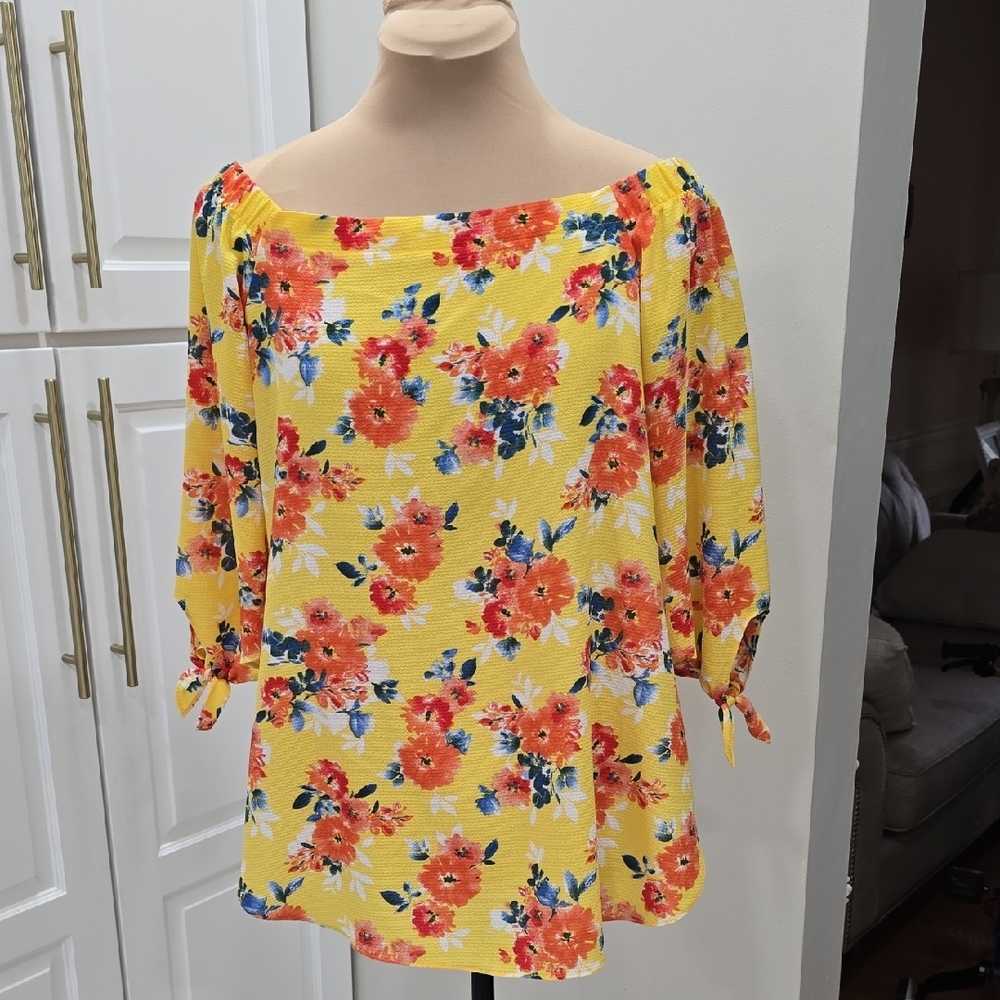NWOT Status by Chenault Vibrant Yellow Red Floral 3/4 Sleeve Tie Front Blouse